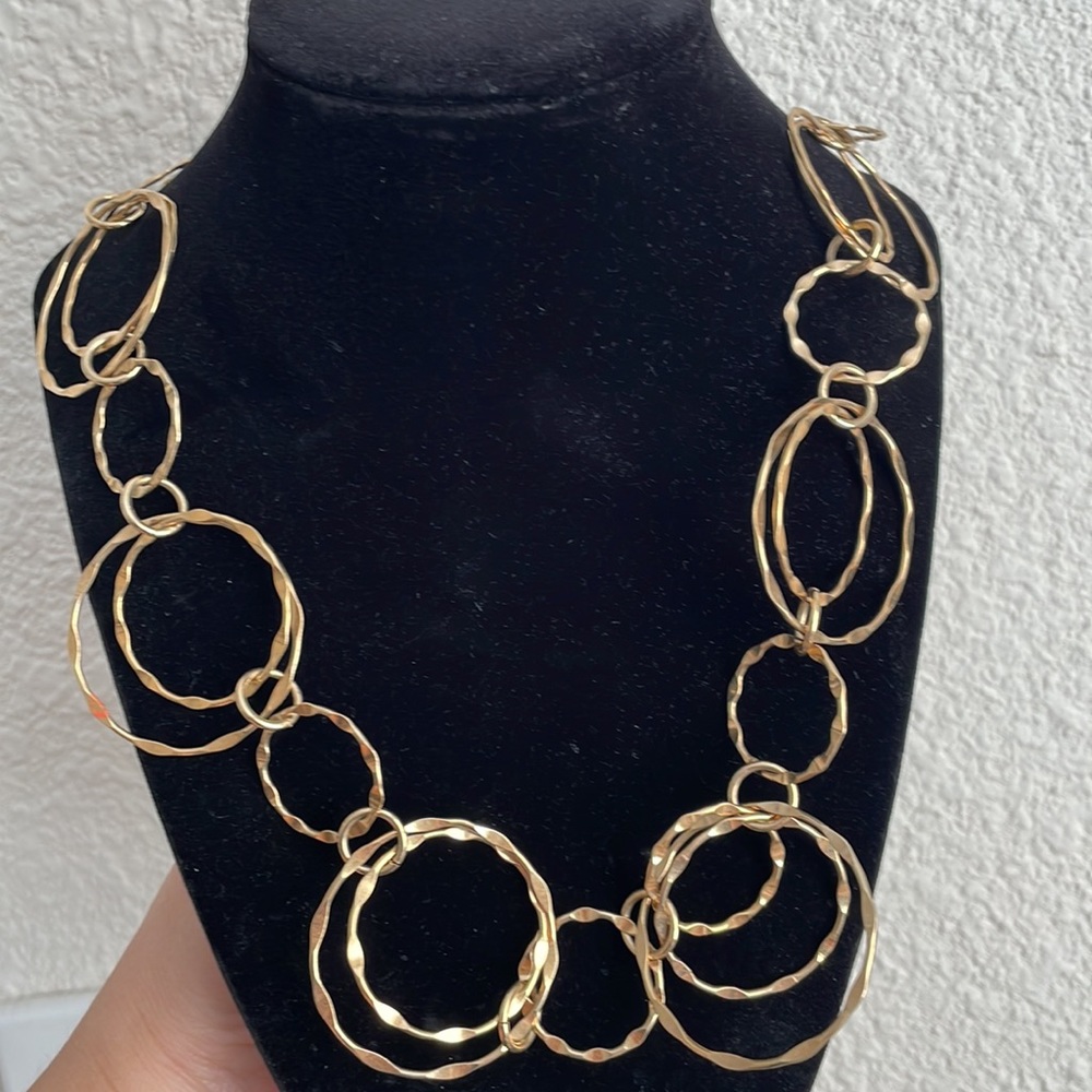 Necklace gold tone